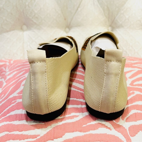 N1-NEW Leopard-Embroidered Knit Slip-On Flats - Picture 3 of 9